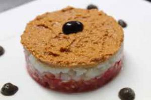 Tartar de bacalao con xató de Sitges